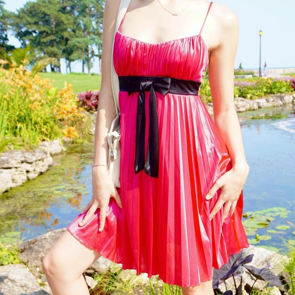 City Triangles VIINTAGE Pleated Pink Mini Dress Waisted Black Bow Size Small